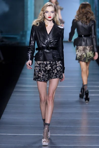 Look 28